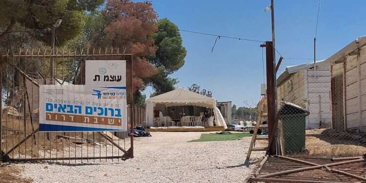 ישיבת דרור במשכנה הזמני במחנה יתיר, השבוע.