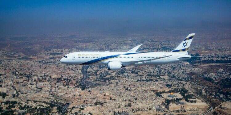 טיסת אל-על בשמי הארץ. צילום: אלבטרוס