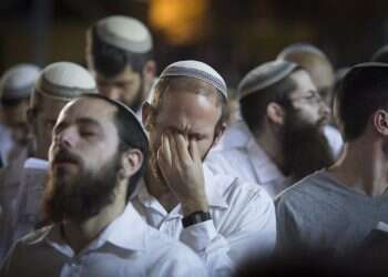 סליחות בכותל המערבי. צילום: פלאש 90 בבגדים שחורים ורגליים כושלות ניסינו להיכנס למועדון הכי טוב בעולם