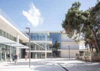 לימוד אנגלית, קונספירציות וגיבוש דעות בעזרת בינה מלאכותית: תערוכת הגמר בבצלאל