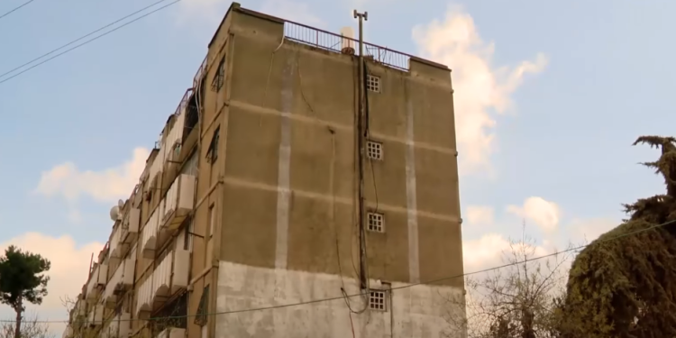 קריית מנחם. צילום מסך מיוטיוב, כאן 11 "הרחוב הכי גרוע בירושלים" הפך למקום שאי אפשר למצוא בו חניה