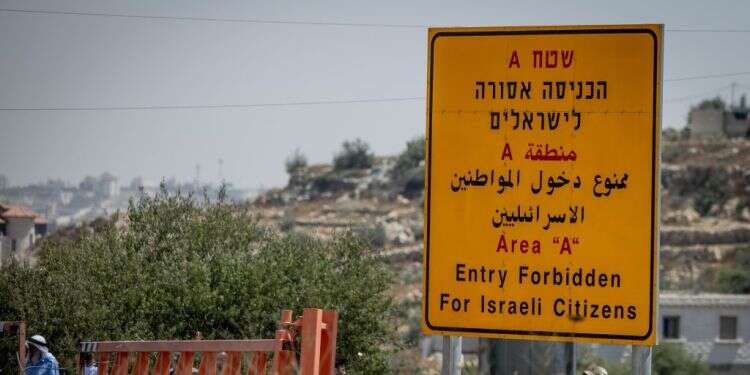 שטח A. צילום: חיים גולדברג/פלאש 90 הידיים רועדות: עם ארבעה ילדים ברכב מצאתי את עצמי תקוע עמוק בתוך בית לחם