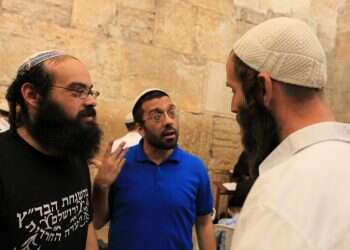 אין שום סיבה תיאורטית להאמין בטענה ש"האמת תמיד נמצאת באמצע"