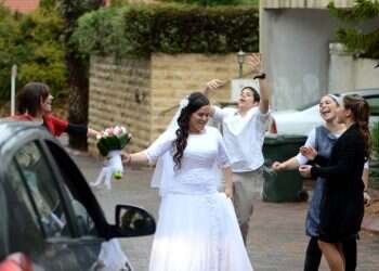 "עשו לנו שבע ברכות בתוך השבעה. ימי חגיגה נקטעו בימי אבל"