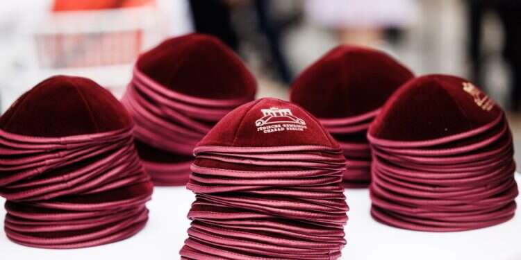 צילום: EPA "נישואי תערובת הם נורמה חדשה שהטיפול בה דורש יצירתיות ורגישות מרבית"