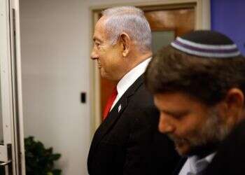 ישראל תעביר נשק לפלסטינים? סמוטריץ' זועם, בן גביר מאיים