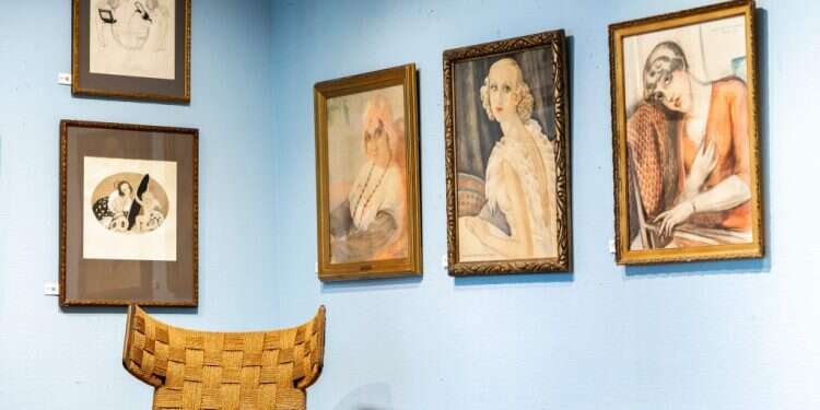 אומן מכר בדי קנבס ריקים, וכינה את יצירתו "לקחת את הכסף ולברוח"