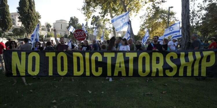 את המלחמה על פני המדינה נעשה בתל אביב ובירושלים, לא בניו יורק