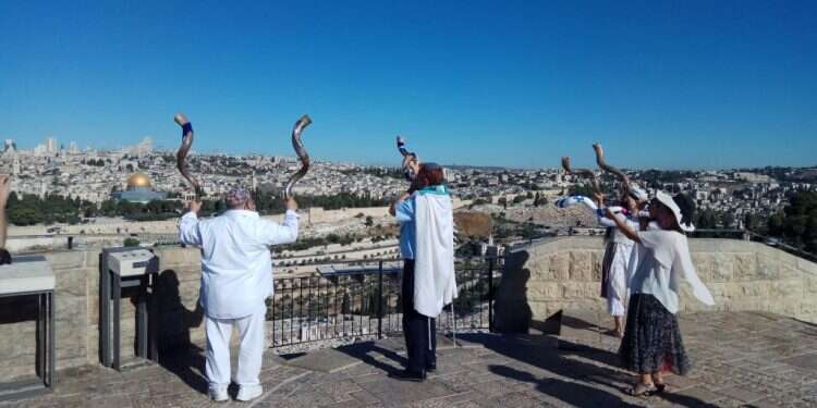 בניגוד לכל מקום אחר: בעיר העתיקה בירושלים יתקעו בשופר גם בשבת