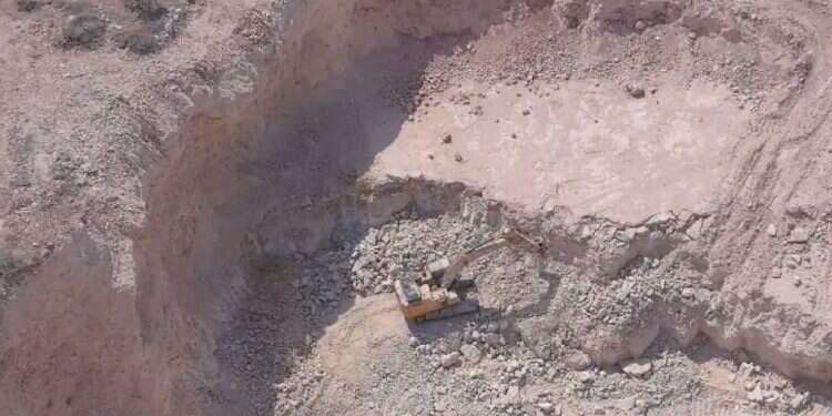 מחצבת ג'מעין ממשיכה לזהם. צילום מסך מתוך סרטון של ארגון  "עצימת עיניים של המנהל האזרחי": למרות התובענה, המחצבה בשומרון ממשיכה לפעול ולזהם