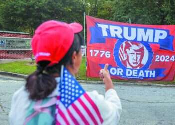 "טראמפ שולט במגרש": הסוקר של הנשיא לשעבר משוכנע שכתבי האישום רק עוזרים לו