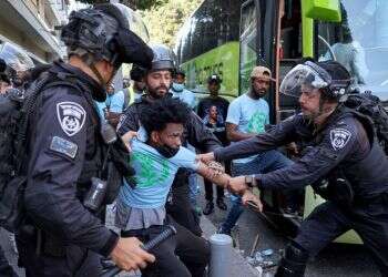 "בהתפרעויות בתל אביב יש אחראי אחד בלבד: בג"ץ"