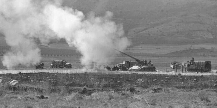 טנקים ישראליים בחזית הסורית.  צילום: איתן האריס, לע