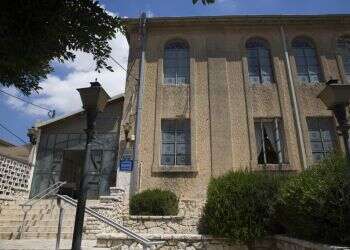 "נוכלים משיחיסטים": הבטחת בחירות להקמת בתי כנסת גררה תגובות קיצוניות