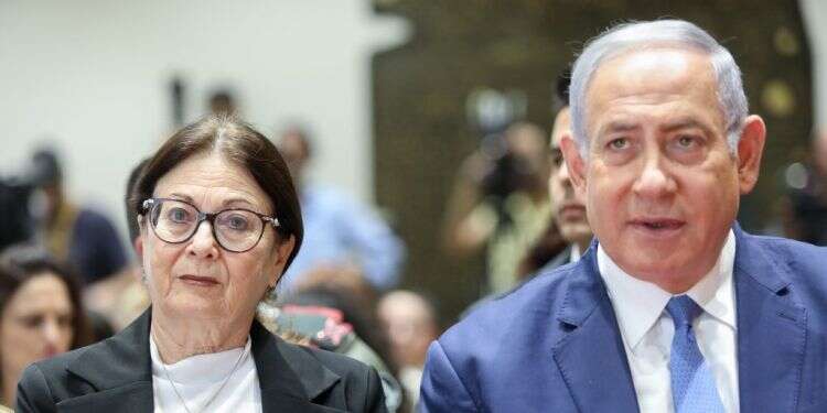 ראש הממשלה בנימין נתניהו ונשיאת בית המשפט העליון אסתר חיות. צילום: נעם רבקין פנטון, פלאש 90 נתניהו לבג"ץ: קבלת העתירות נגד חוק הנבצרות – רמיסת רצון הבוחר