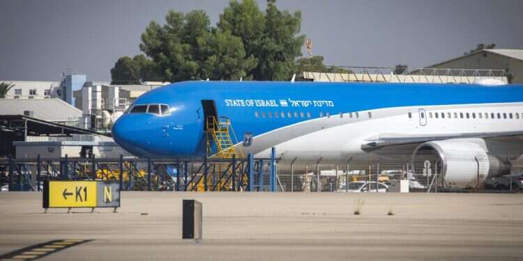 מטוס  אחרי שהוקפא בתקופת לפיד: מטוס כנף ציון מתכונן להמראה