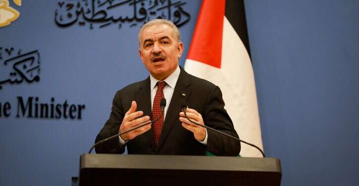 ראש הממשלה הפלסטיני, מוחמד אשתייה. צילום פלאש 90 בשל מחלוקת עם ראש ממשלתו: שר החינוך הפלסטיני התפטר