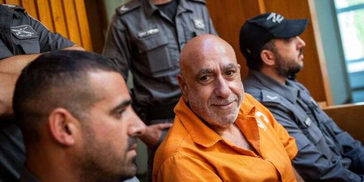 ניצב בדימוס ניסו שחם בדיון בבית המשפט העליון. צילום: יונתן זינדל, פלאש 90 מח"ש תפצה שוטרות שנחקרו כעדות בפרשת ניסו שחם