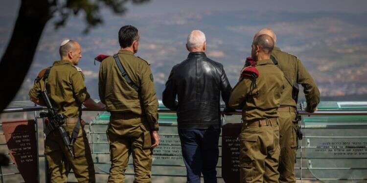 שר הביטחון יואב גלנט והרמטכ 20 ק"מ מישראל: איראן הקימה מנחת מטוסים למטרות טרור