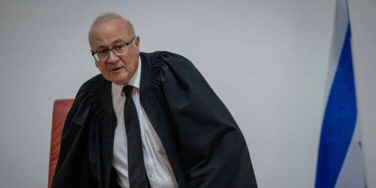 השופט אלרון. צילום: יונתן זינדל, פלאש 90 גם אם אלרון ייכשל, בית המשפט העליון כבר לא ישוב להיות "משפחה"