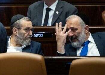 דרעי וגפני. צילום יונתן זינדל, פלאש 90 דגל התורה מול ש"ס: הבחירות ברשויות החרדיות מתלהטות