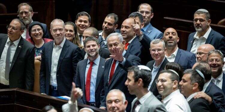 "קואליציית החלומות הדתית" רק מרחיקה יהודים מיהדותם