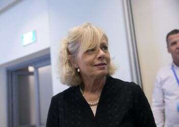 היועמ"שית לבג"ץ: לבטל את החלטת אמסלם וקרעי להדיח את יו"ר חברת הדואר