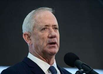 גנץ אישר את המגעים מול נתניהו – אך דחה את המתווה: "יש על מה לדבר אבל אין עם מי לדבר"