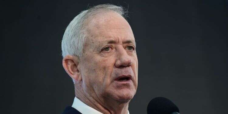 גנץ אישר את המגעים מול נתניהו – אך דחה את המתווה: "יש על מה לדבר אבל אין עם מי לדבר"