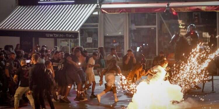 הפגנת  "ניסה לרצוח שוטר": כתב אישום נגד מפגין במחאת צדק לרפאל