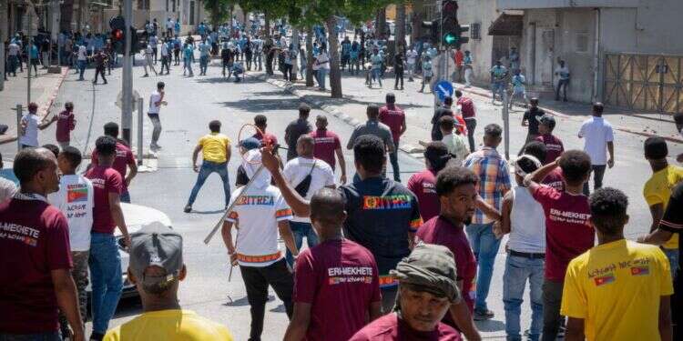 מהומות האריתריאים בדרום תל אביב, ספטמבר 23'. צילום: עומר פיכמן - פלאש 90 שפי פז לשופטת: לא מתחרטת על שום דבר, בזה לאכיפה הבררנית