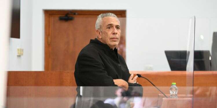 עורך וואלה לשעבר, אבי אלקלעי. צילום: Leib Abrams/Flash90 "רץ אחרינו ברחובות וצעק כמו משוגע": עימות חריף בדיון בתיק 4,000