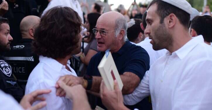 זה לא "קומץ": פיצוץ התפילה בכיכר הוא רק סימפטום לשבר