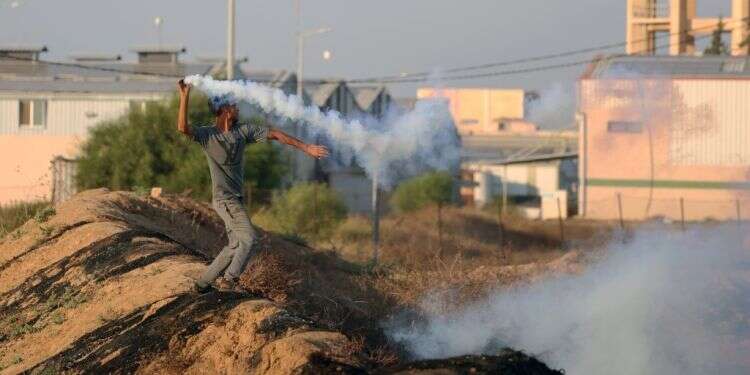 אחרי ההתפרעויות סמוך לגדר: צה"ל תקף בעזה