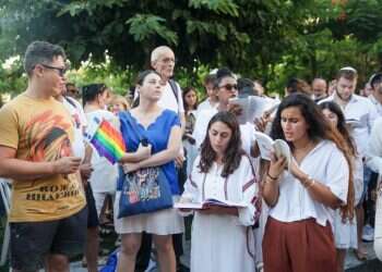 ההתכנסות בחוצות העיר נועדה למי שלא מגיע לבית כנסת