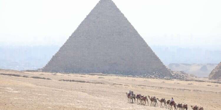 הפירמידה הגדולה של גיזה. צילום: מוחמד אל-שאהד/סוכנות אנאדולו דרך Getty Images אנחנו חוזים בלידתו של סוג חדש של גורד שחקים – כזה ששום מהנדס לא צפה
