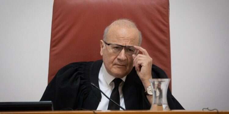 השופט שאינו מעוניין להיות חלק מ"המשפחה": יוסף אלרון – פרופיל