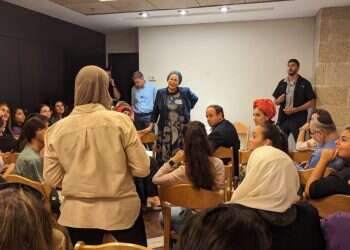 פרופ' איתן גלון מתפרץ לדברי השרה אורית סטרוק במהלך כנס לפתיחת שנה למתנדבי השירות הלאומי-אזרחי של בית החולים הדסה עין כרם אחרי שהתפרץ לעבר השרה סטרוק: הפרופ' מ"הדסה" לא יושעה