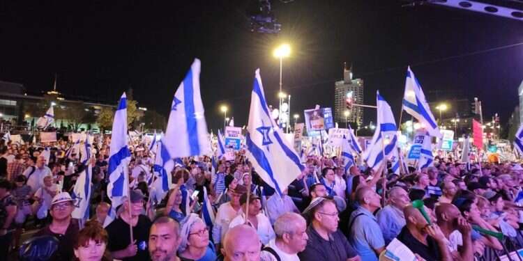 הפגנת הימין בירושלים, הערב. צילום: עטרה גרמן יותר ממאבקי כוחות: ימין איננו שמאל הפוך