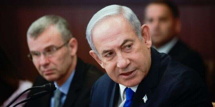 נתניהו בישיבת הממשלה, ארכיון. צילום: חיים גולדברג/פלאש90 "השאלה אם השופטים מתכוונים לכבד את הדמוקרטיה במדינת ישראל"