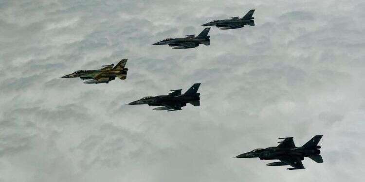 בעומק שטח האויב ובאש חיה: חילות האוויר הישראלי והיווני תרגלו תקיפה משותפת