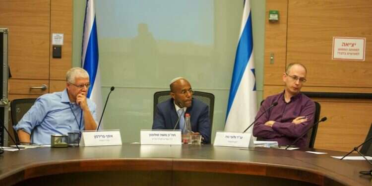 הדיון אתמול בכנסת. צילום: דני שם טוב, דוברות הכנסת הר עיבל בסכנה? "אין פיקוח על האתר ואין לדעת מה יקרה אם נפקיר אותו"