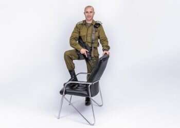 אור וולוז'ינסקי. צילום: אריק סולטן "מעניין אותי להרגיש פעם אחת איך זה להיות נשוי לאיש צבא, מפקד לוחם"