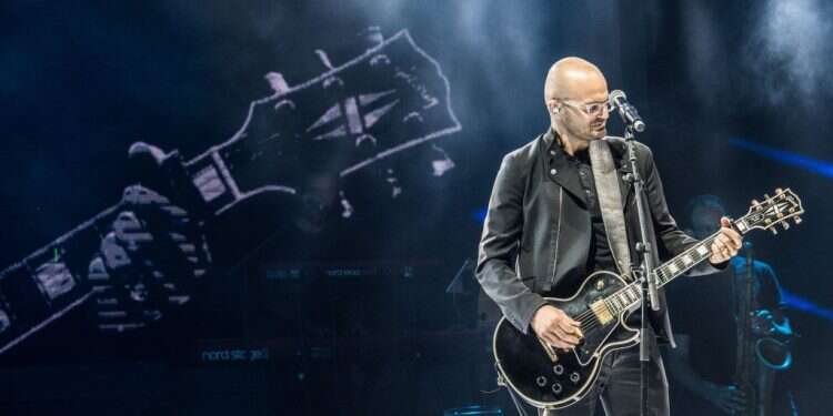 החונך האישי. אברהם טל. צילום: אייל מרגולין, גי'ני "לקח לי זמן עד שהרווחתי בחודש יותר ממה שהיא מרוויחה בשנה, אבל בסוף היא הבינה"