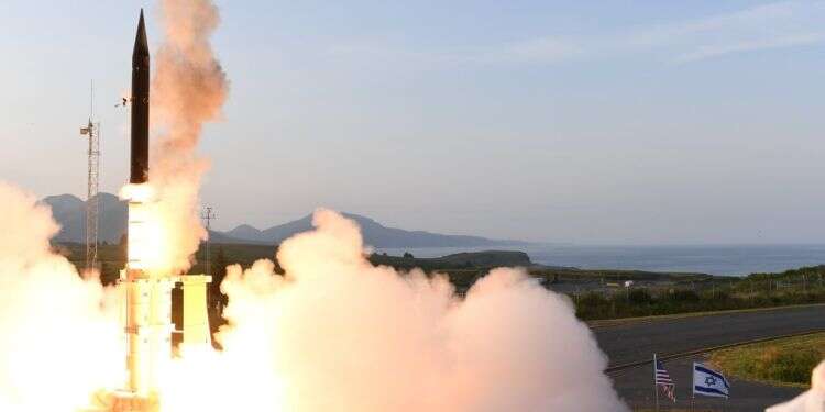 ניסוי שיגור של מערכת חץ 3. צילום: אגף דוברות והסברה במשרד הביטחון אחרי ארבע שנים: נחתמה עסקת מכירת חץ 3 לגרמניה