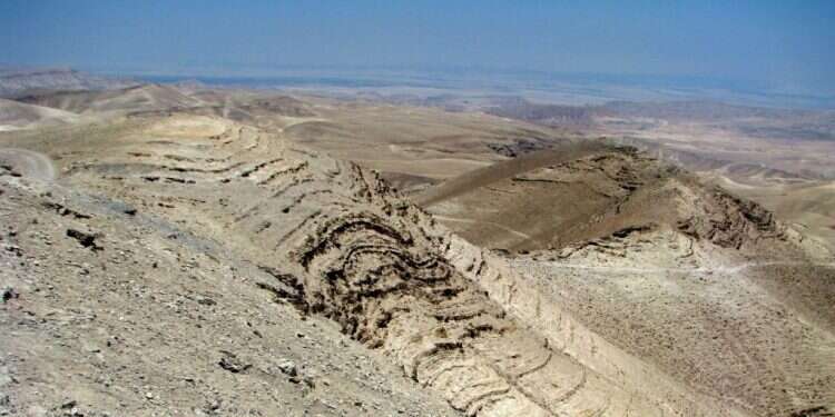 ג'בל אל-מונטר. צילום: יוחאי גלאובר לכו לעזאזל: שחזור המסע שעשה השעיר מבית המקדש לצוק המדברי