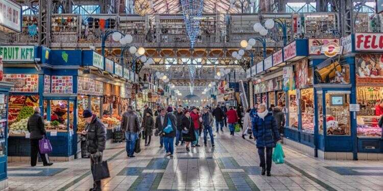 בודפשט. צילום: יהב גמליאל/פלאש90 איפה נראה סדרה על נאצים אם לא בחופשה המשפחתית?