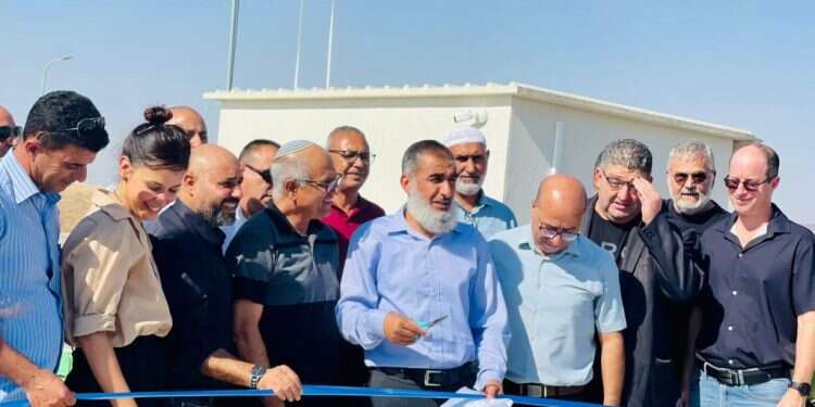 גזירת הסרט במטמנה. צילום: חמאד אבועלקיאן פסולת עם ערך: המטמנה החדשה בחורה היא "התגשמות חלום" לנגב