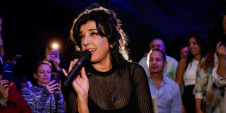 דקלה. צילום: יוסי זמיר/פלאש90 דקלה בהופעה קסומה, תערוכת פופ-אפ ופיוטי סליחות עם עקיבא: פותחים שנה חדשה