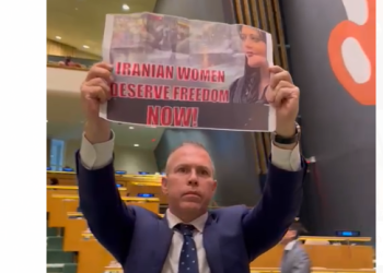 השגריר ארדן מוחה באו השגריר ארדן עוכב והוצא מאולם עצרת האו"ם לאחר שמחה נגד נשיא איראן